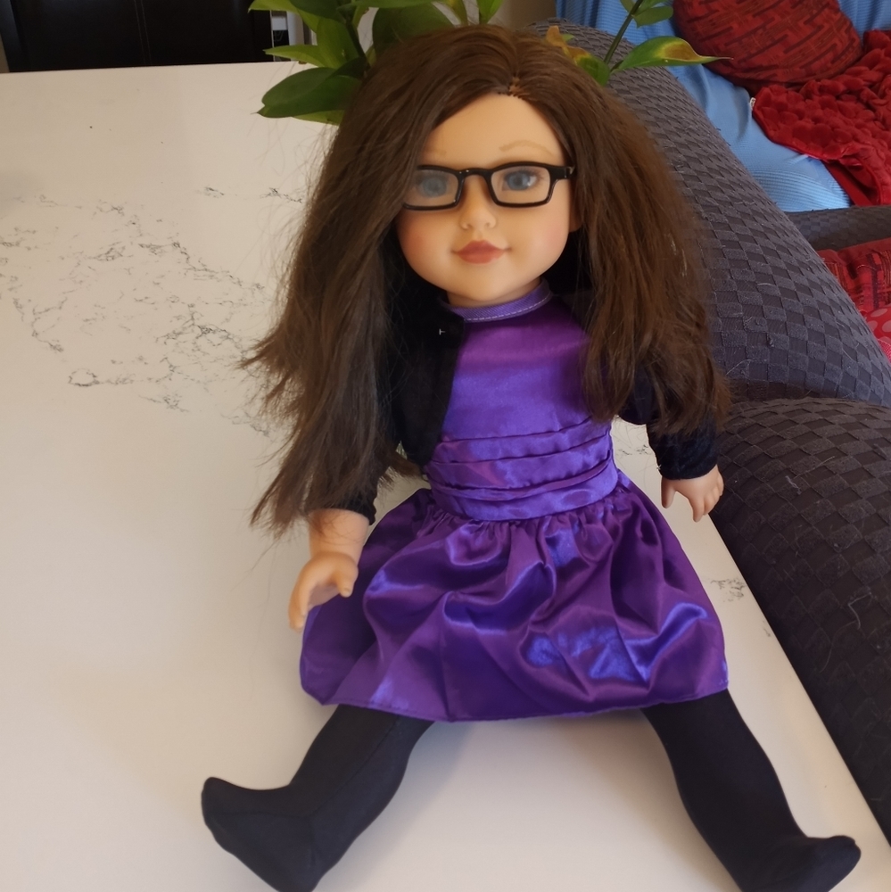 Newberry girl doll,accessories,sleep wear and bag
